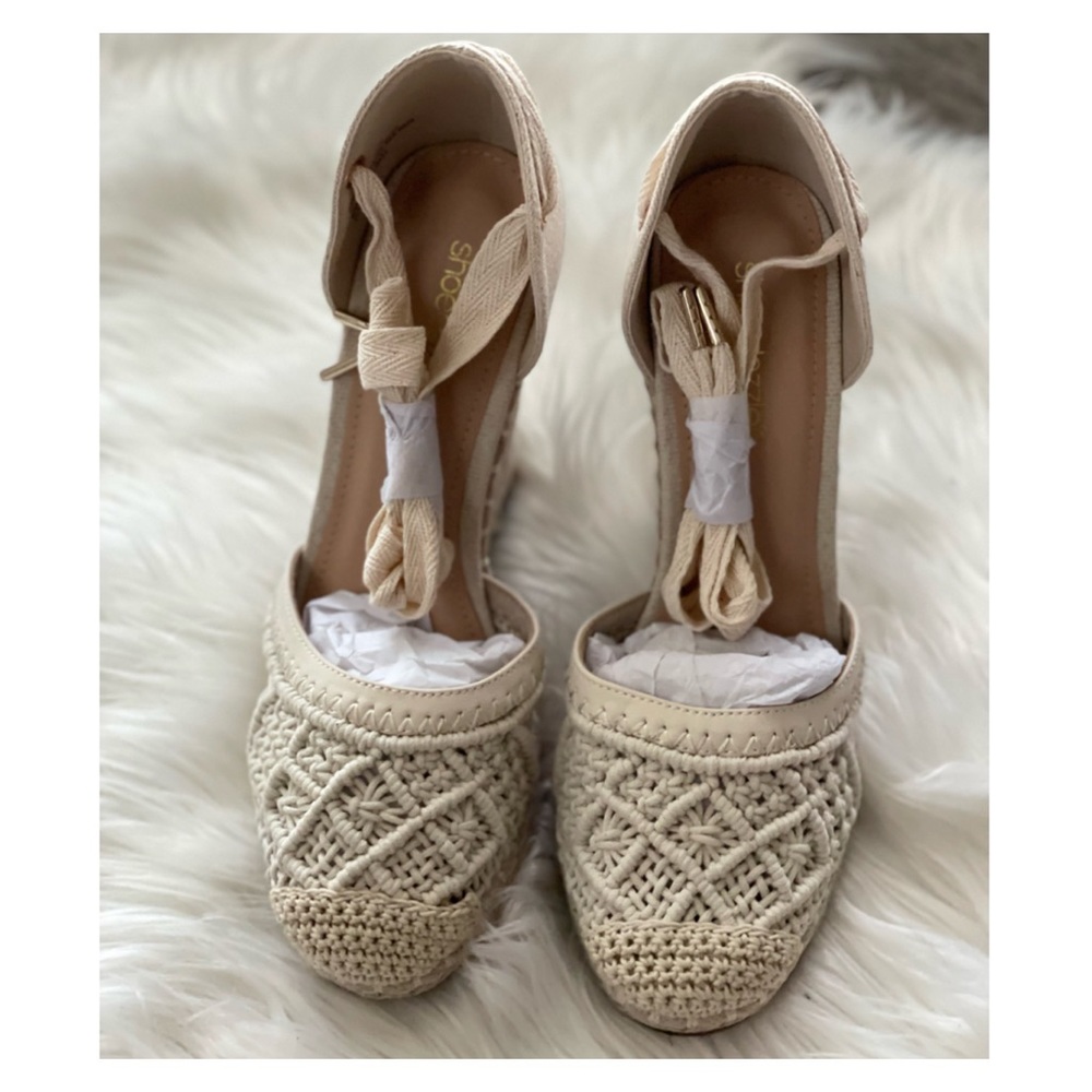 Cream Wrap Up Wedges - Picture 3 of 5